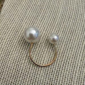 Elegant Gold tone and Pearl Open Ring